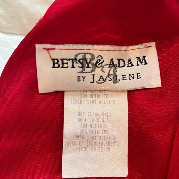 Red gown, size 5-6 - Picture 8 of 8